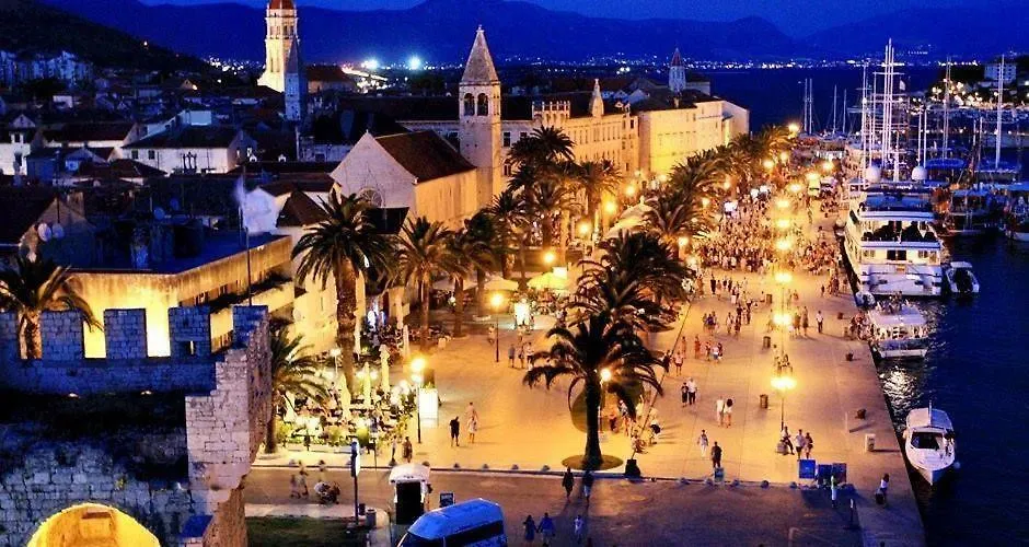 More Apartment Trogir 0*,